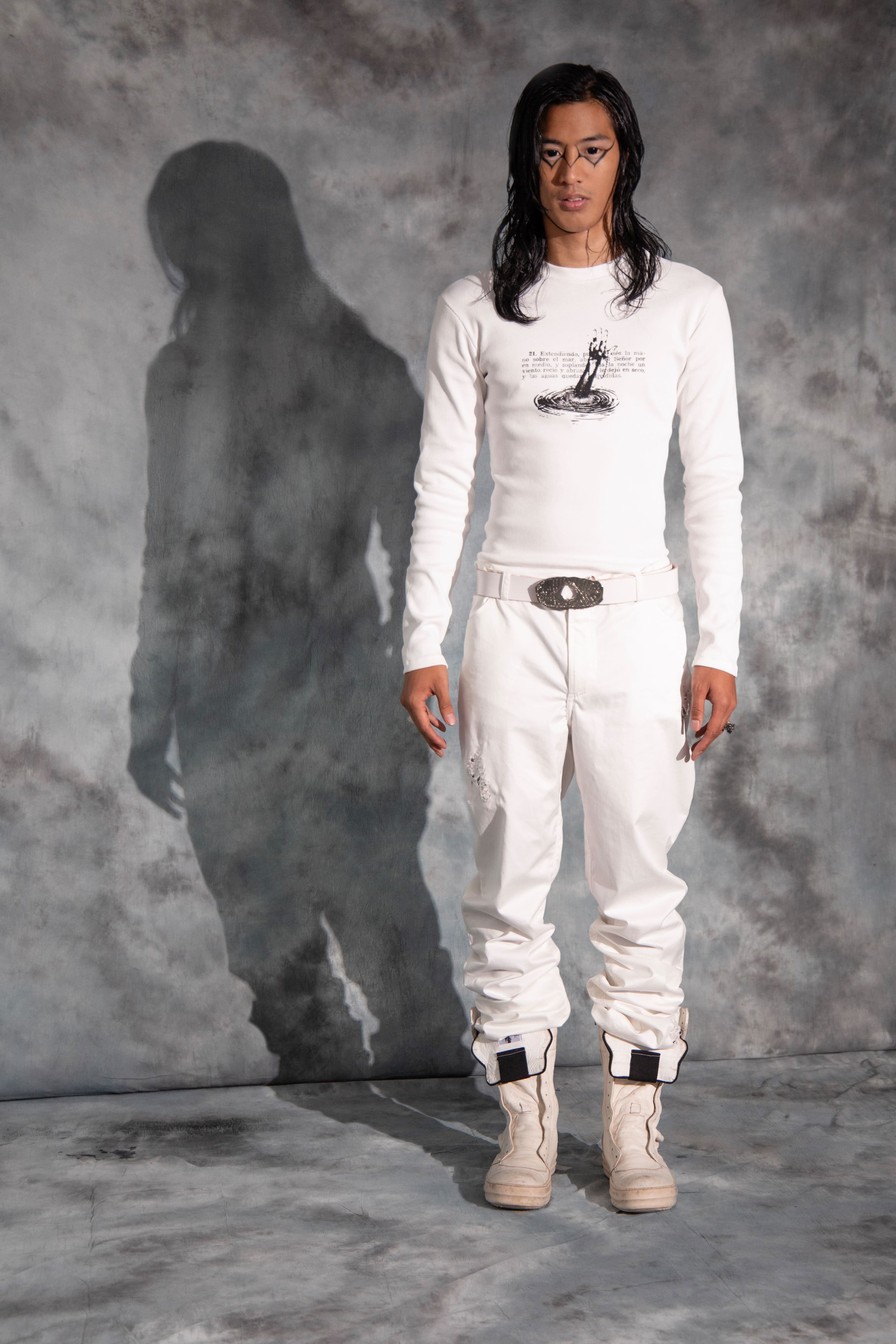 LONG SLEEVE SEA SPLIT Model image