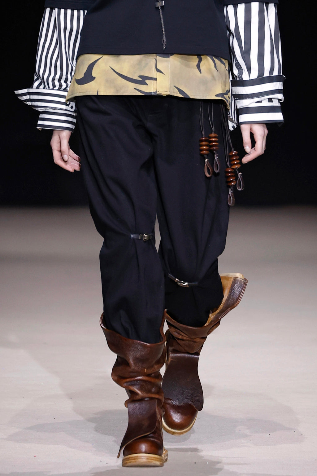 XAQUIRA WOODEN CHARM SET - RUNWAY PIECE AW26