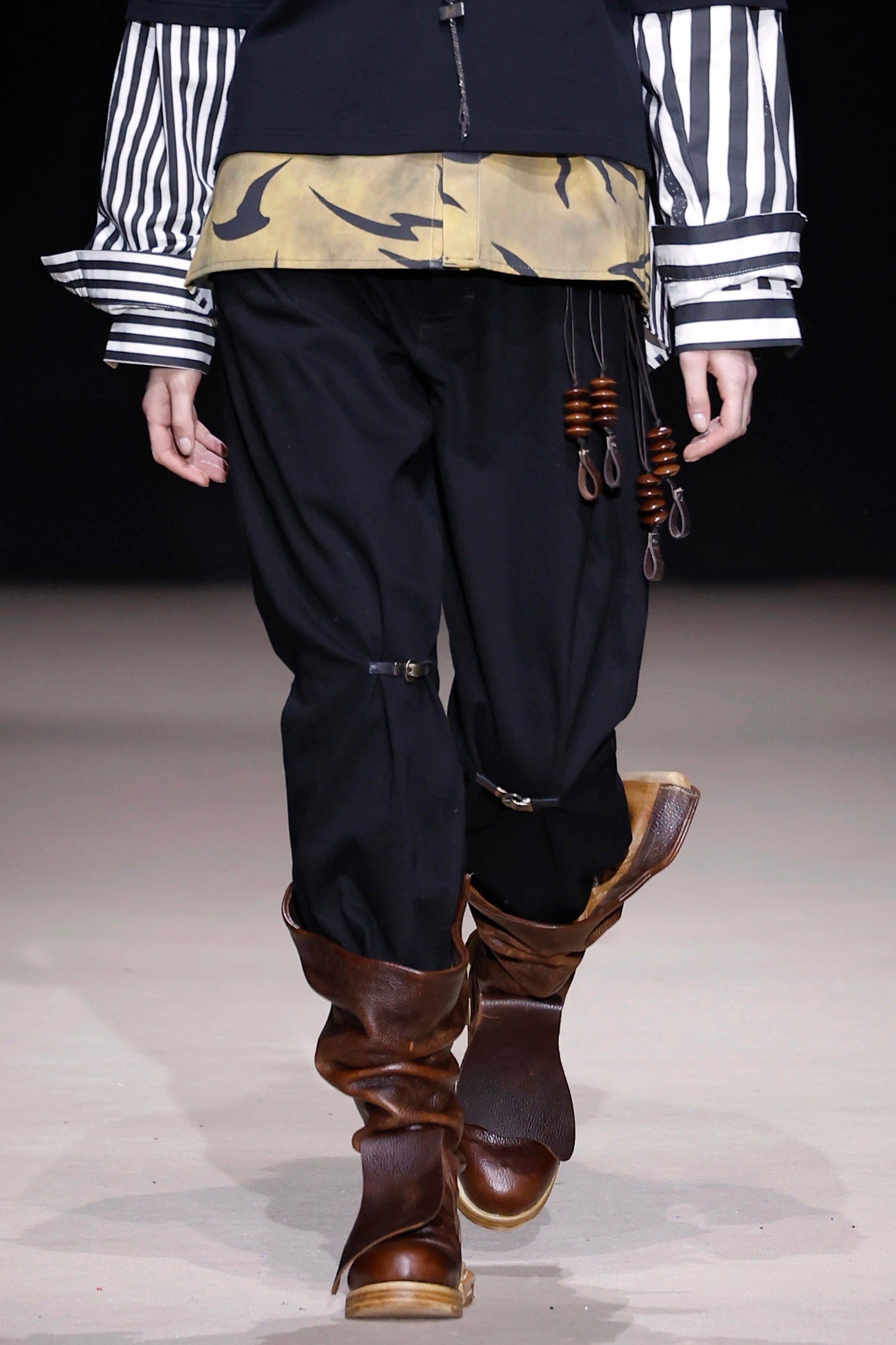 XAQUIRA WOODEN CHARM SET - RUNWAY PIECE AW26