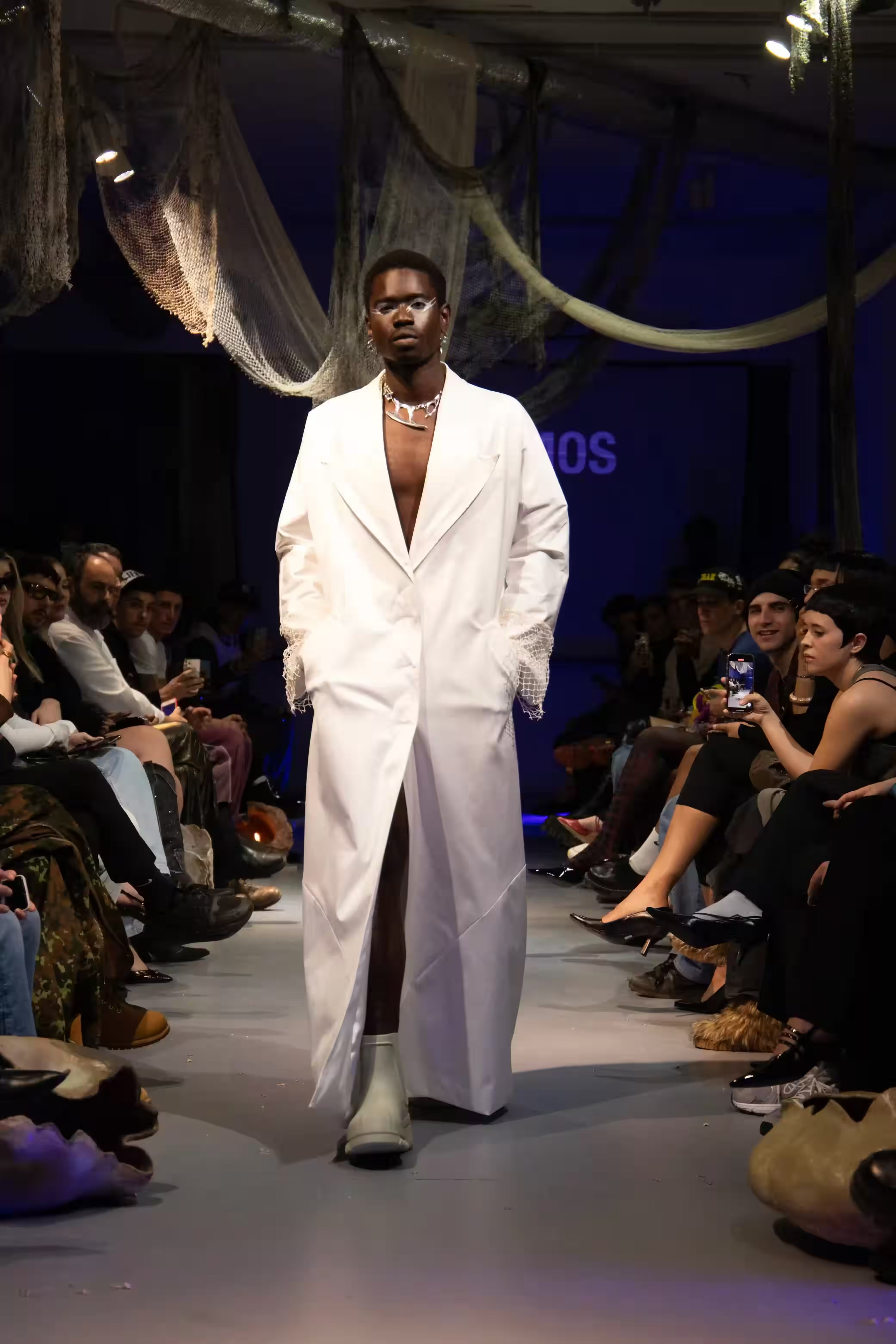 OCEAN EXPLORER TRENCH COAT model image